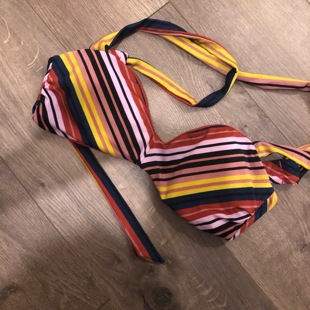 Reversible bathing suit top